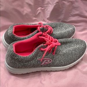 NWT Ladies Memory Foam Tennis Shoes Size 7